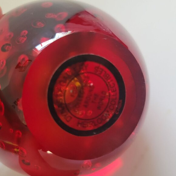 Dynasty Heirloom Red Glass Apple Paperweight With Brass Stem & Leaf - Picture 6 of 6